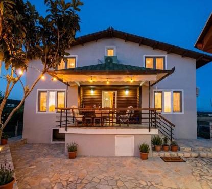 Rose Villa Lalez