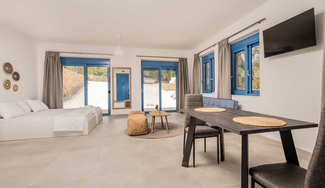 Royal Majestic Residences with Pool & Sea View