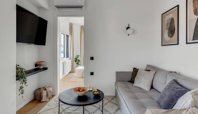 Sanders Arch - Inviting 1-Bdr. Apt. w/ Balcony in Thessaloniki