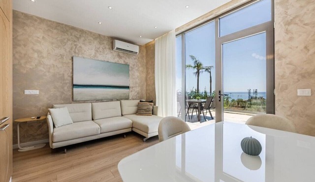 Sapphire Coast Drymades | Modern 2BR Apartment by PikHost