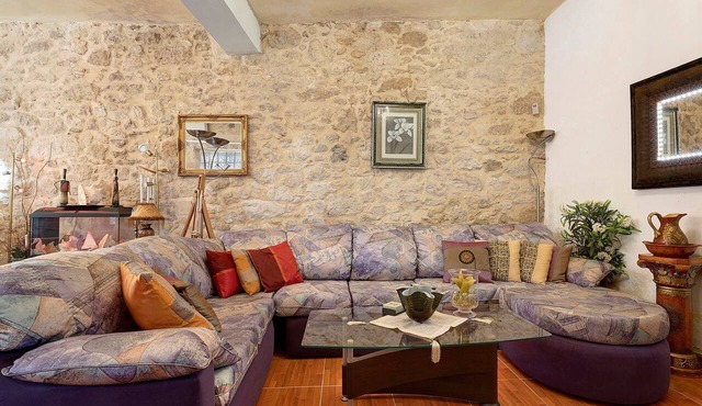 School House 1922 – Historic Villa with Rooftop Terrace, Telescope & Mountain View in Krousonas