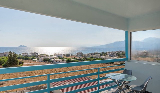 Sea and Silence Sea View Apartment - 2 minutes walk to the beach in Kalamaki