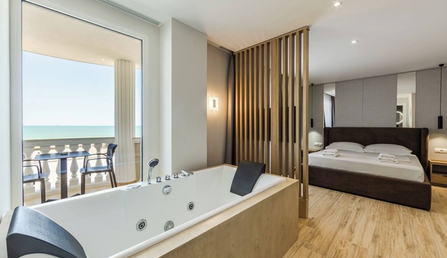 SEA LA VIE SUITES