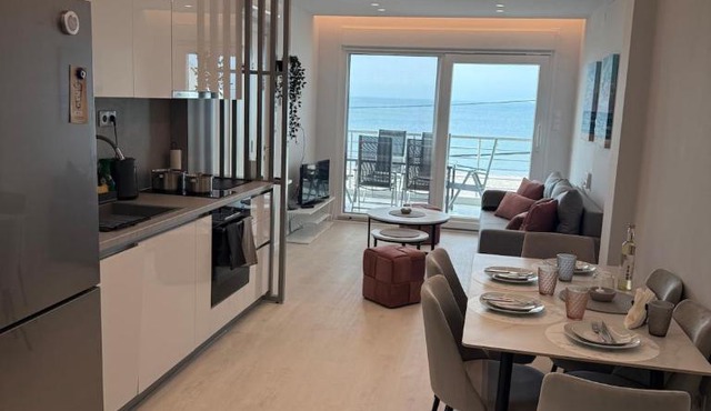 Sea View Luxury Apartment Beachfront 3BR
