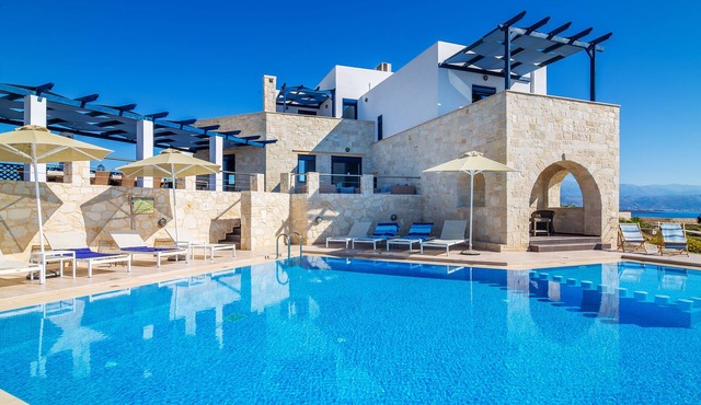Sea view villa close to beach, private heated pool
