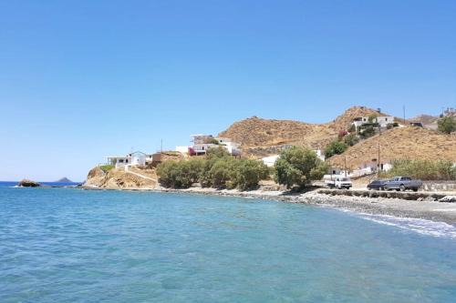 Seafront Villa Cside w BBQ and private yard in Andiskárion