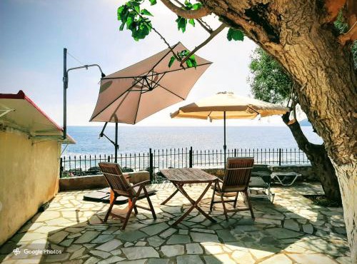 Seafront Villa, Fay