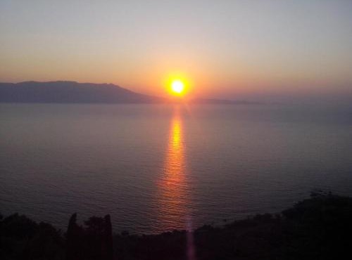 Seaview Studio in beautiful setting, west from Chania