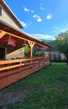 Sekretet e Luginës Restaurant - Hostel - Camping