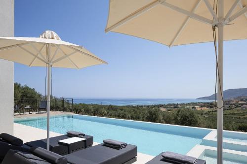 Serenia Exclusive Residence, 5BR Hilltop Villa, Infinity Pool, Sea View & Near the Beach in Dhrámia