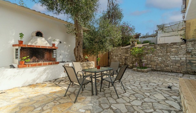 Serenity Country House with Private Terrace, Wi-Fi, and Air Conditioning in Paxoi
