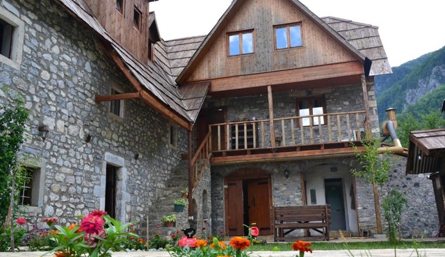 Shpella Guesthouse Theth