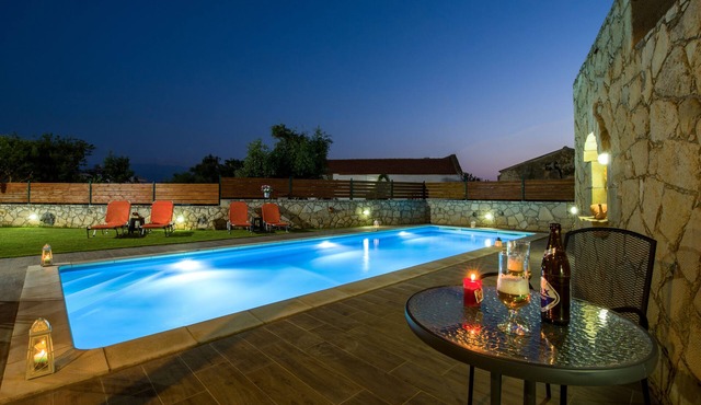Skandalis Traditional Suites