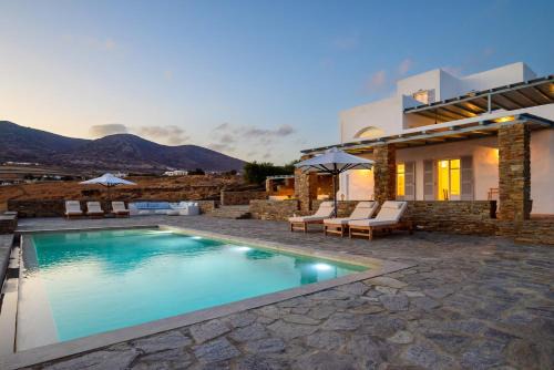 Soho Villa in Paros in Chrissi Akti