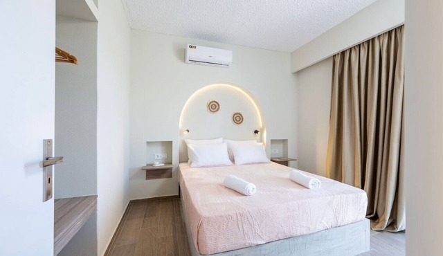 SolMare Deluxe Suites in Mastihari