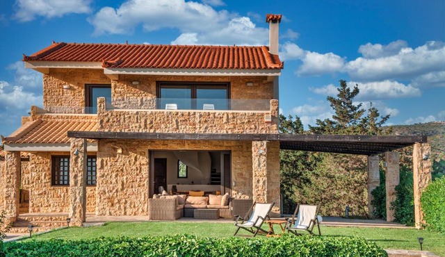 Sounio Beachfront Villa in Sounio