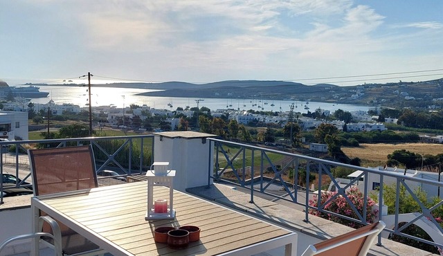Spacious apartment with sea view in Paros