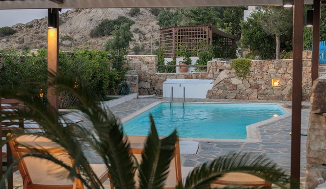 Spacious, private luxury villa with pool, & stunning sea and sunset views in Glinado
