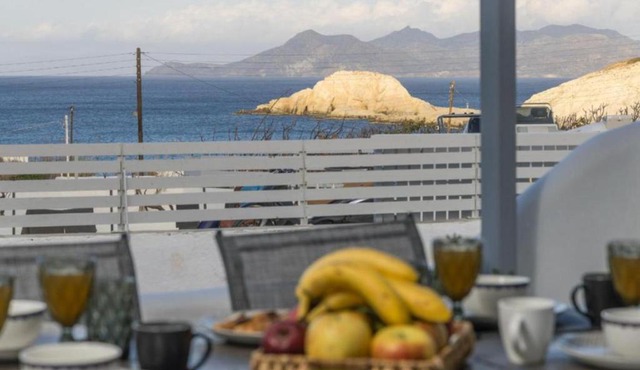 Stella's Mandrakia Seaside House