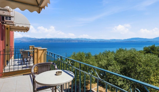Studio Apartment 'Apraos Bay Hotel 13' with Sea View, Wi-Fi and Air Conditioning in Απραος