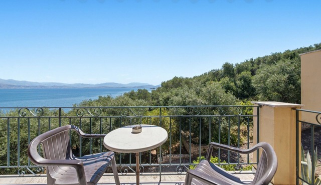 Studio Apartment 'Apraos Bay Hotel 16' with Sea View, Wi-Fi and Air Conditioning in Απραος