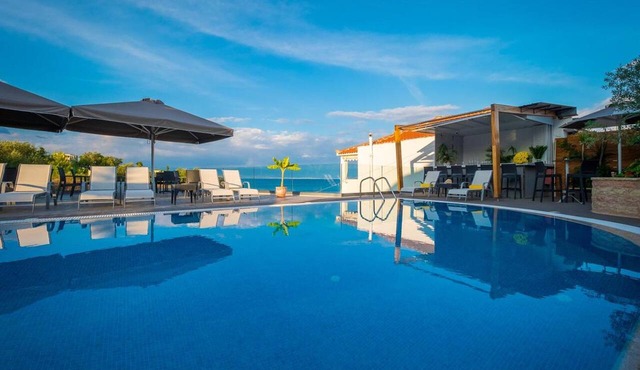 Studio Apartment 'Panorama' with Wi-Fi and Air Conditioning in Chrani