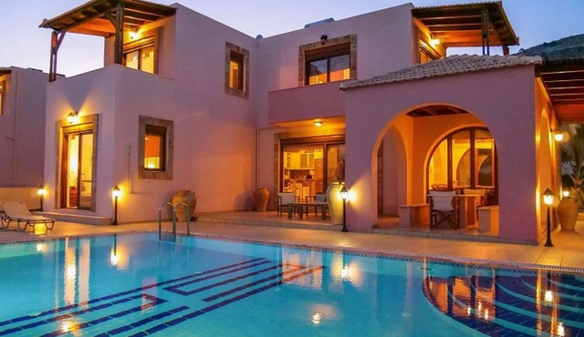 Stunning Luxury 4 bedroom Villa in Lindos with large private pool!