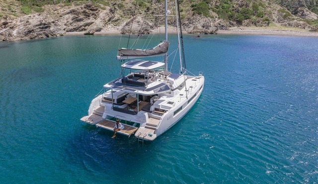 Sun-Kissed Sailing Adventure in Islas Sarónicas
