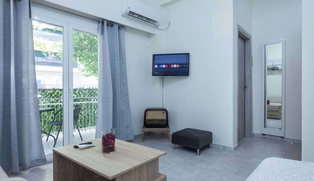 Sunny 1 Bd Apt in Kallithea with Patio in Kallithea