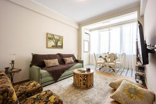 Sunny and friendly apartment in Piraeus