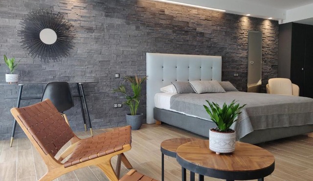 Sunny new lovely apartment 60 meters from the metro in Athens