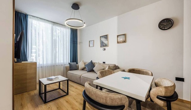 Sunny Shore Apartment | Beach Walk by PikHost