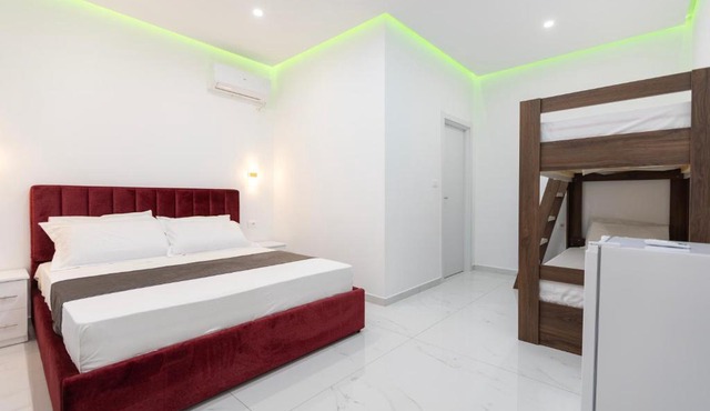 Sunrise Hotel Vila in Vlorë