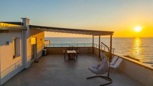 Sunset Luxe Penthouse in Shëngjin