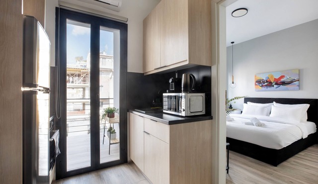 Sway - Chic 1-BR Apt & Balcony in Athens