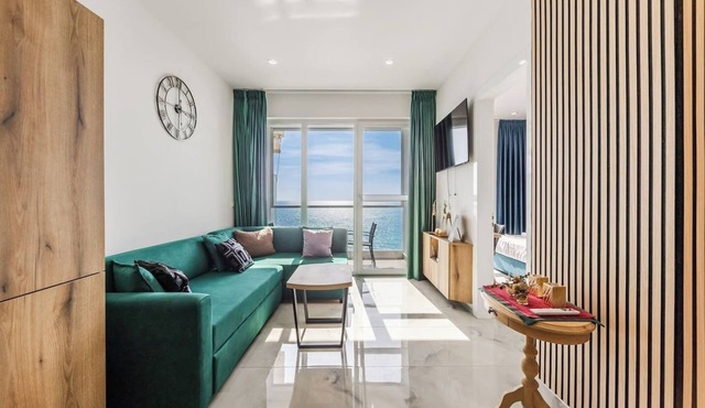 The Butterfly Apartment | Seafront & Amazing Views by PikHost