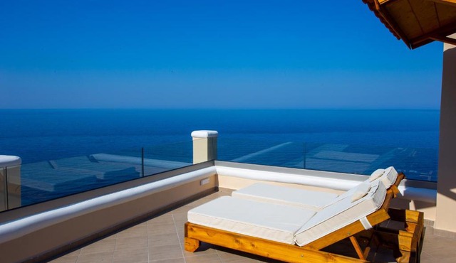 The Life Suites in Dirfys-Messapia