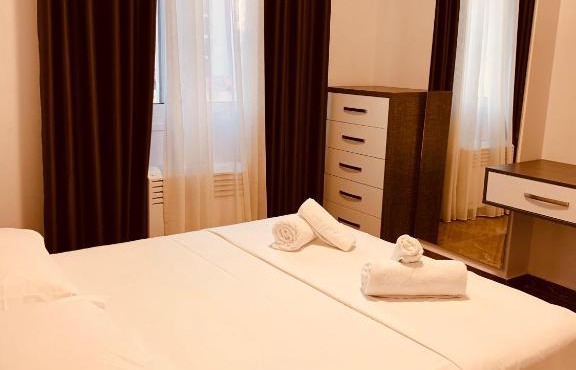 The Peak Hotel & Lounge