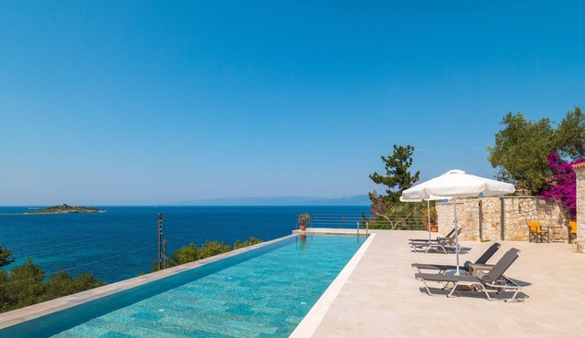 The Stone House - Three Bedroom Villa, Sleeps 6