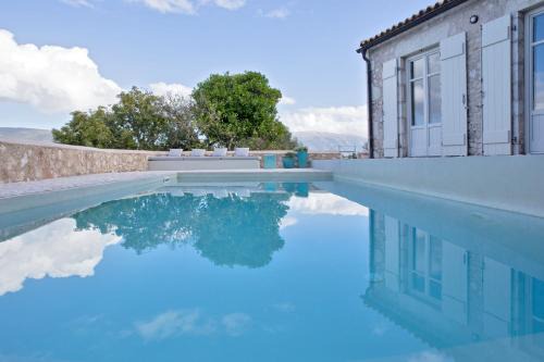 To Throni - Private Pool Villa in Tselendáta