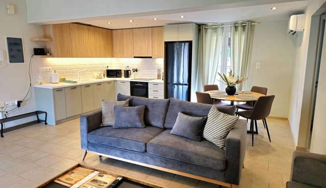 Tranquil 2BR Penthouse Petralona