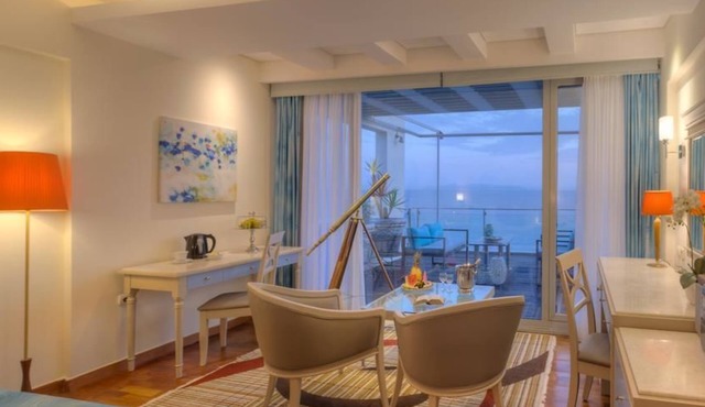 Tropical Hotel in Alimos