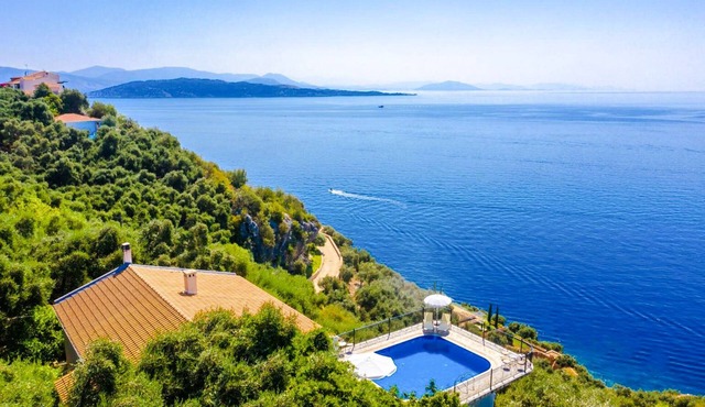 Two-Bedroom Villa Elpida with private pool and Captivating Sea Views: