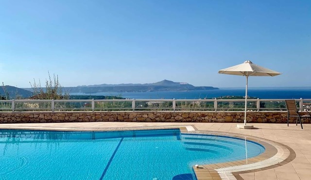 Two Km to beach and all amenities in Tsivaras