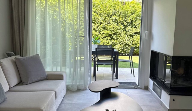 Urban Oasis Retreat in Athens with private garden and parking in Marousi