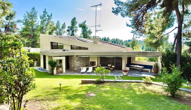 Vibrant Villa with Pool