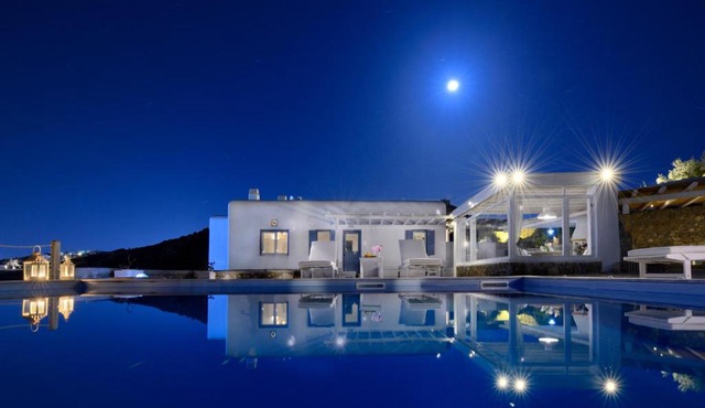 VILLA Η ΤΗΕΑ