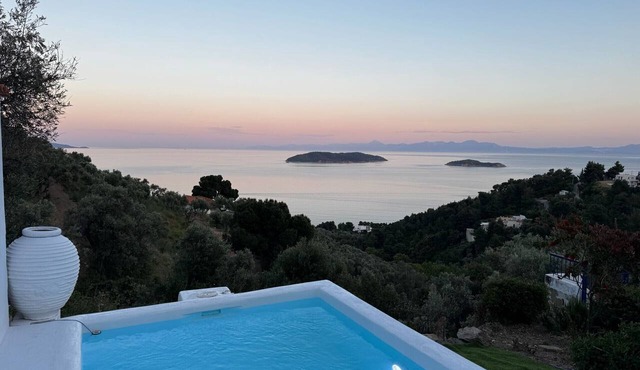 Villa Aegean Blue, 3 bedrooms, stunning views in Skiathos