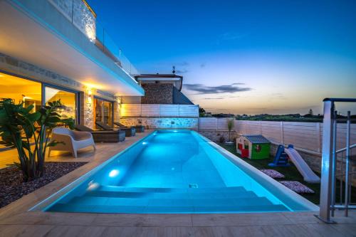 Villa Aiolos - Sea View, Gym and Sauna