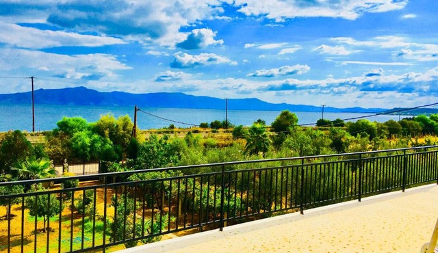 Villa Amaltheia , Beachfront in Molos-Agios Konstantinos